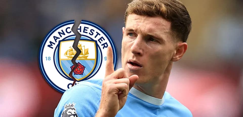 Jugador de Manchester City señalando con un dedo