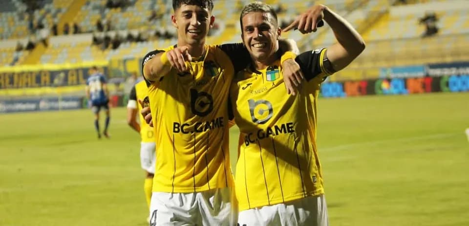 Jugadores de O'Higgins celebrando un gol