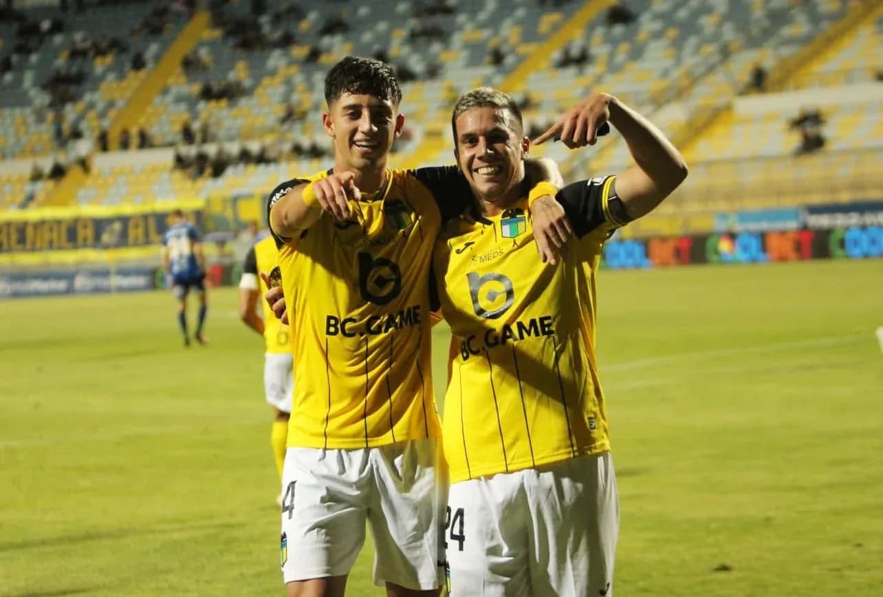 Jugadores de O'Higgins celebrando un gol