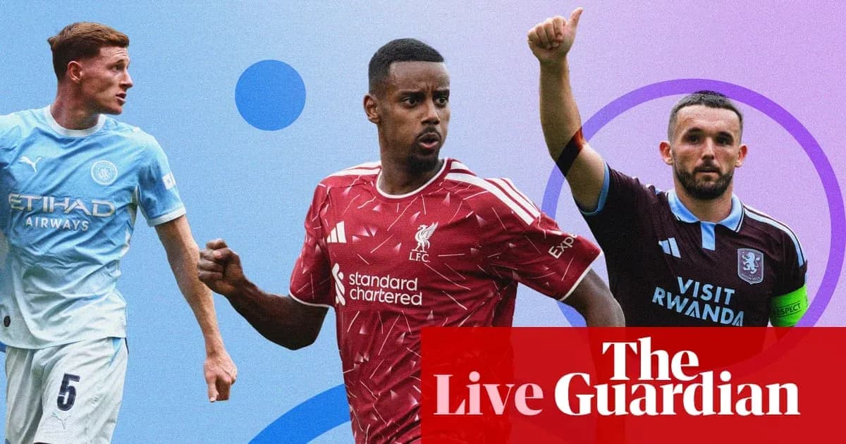 Tres jugadores de fútbol en fondos coloridos