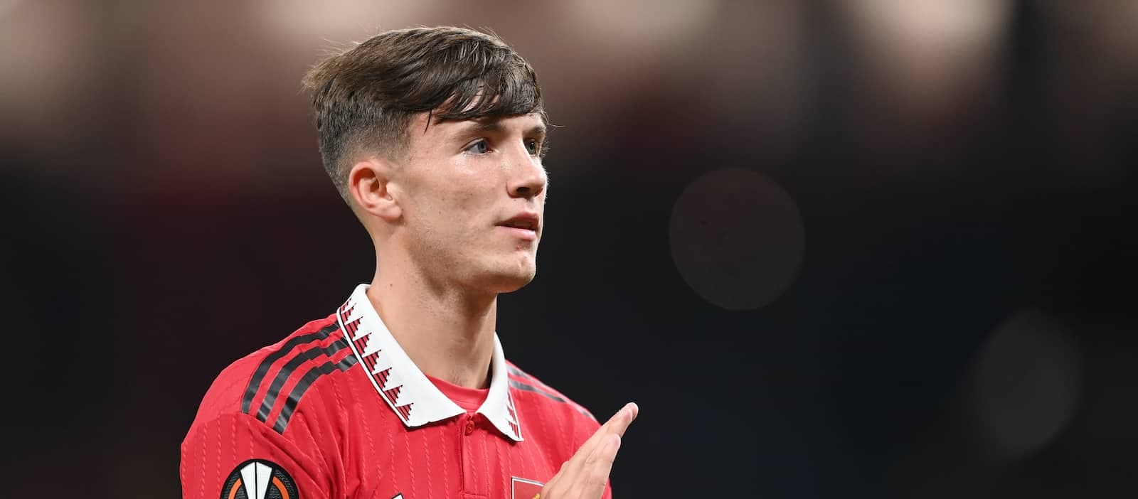 Jugador de Manchester United saludando al público