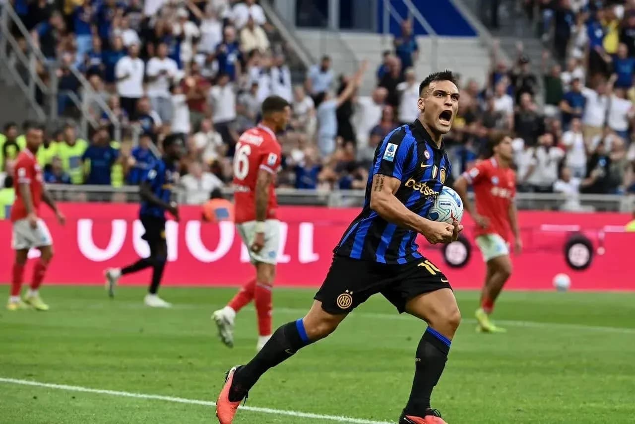 Lautaro Martínez celebra un gol en el partido
