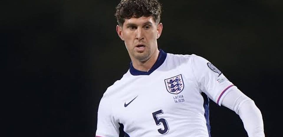 Chelsea y Arsenal se disputan a John Stones, agente libre este verano