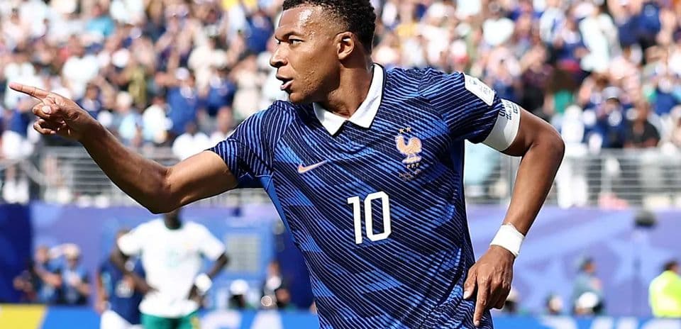 Kylian Mbappé supera récord de Ronaldo en la Copa del Mundo tras doblete contra Suecia