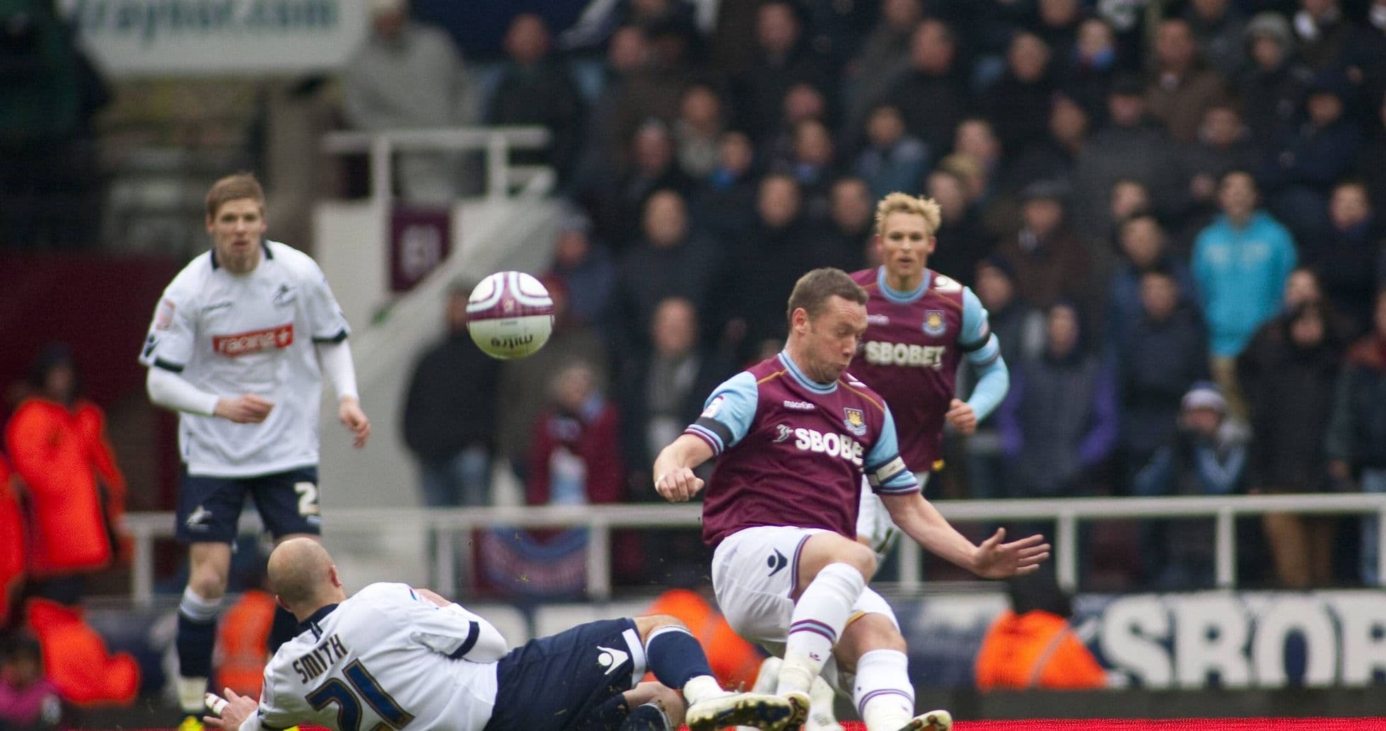 Millwall y West Ham se enfrentan tras 14 años en el 100º Derby Dockers