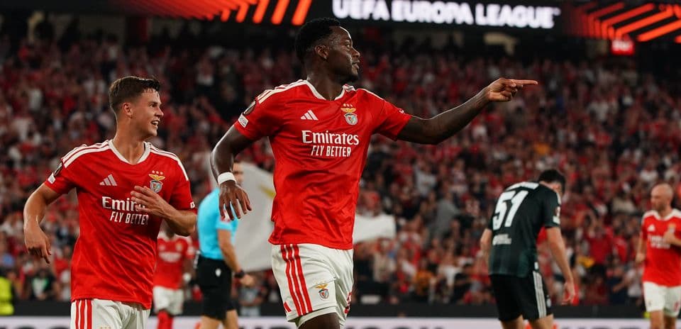 Jhon Duran brilla en la contundente victoria del Benfica sobre Celtic en la Europa League