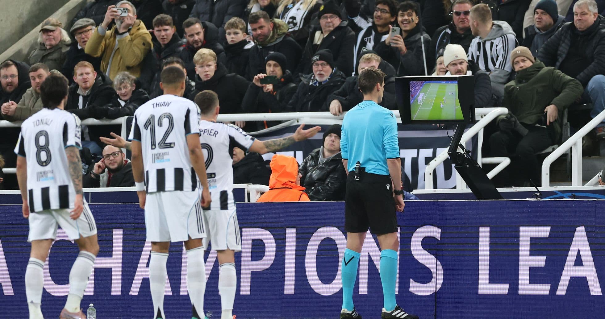 UEFA presenta Clearline, plataforma para aclarar decisiones VAR a los aficionados