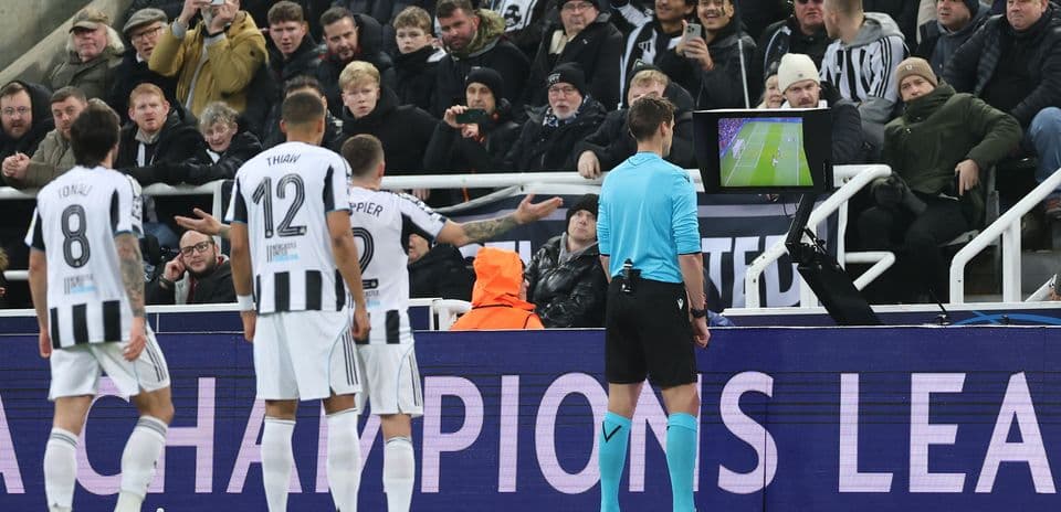 UEFA presenta Clearline, plataforma para aclarar decisiones VAR a los aficionados
