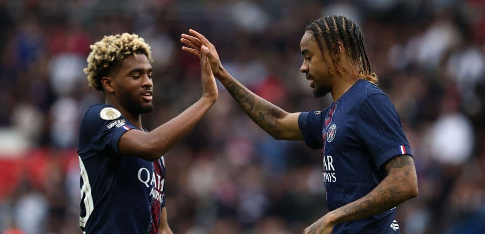 Liverpool avanza en fichajes y acuerda con Mbaye mientras persigue a Barcola del PSG