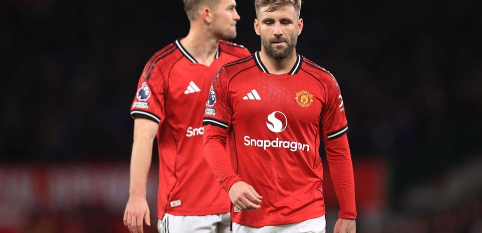 Paul Scholes insiste en que Manchester United fiche al defensa de Newcastle Lewis Hall por £75 millones tras problemas de Luke Shaw