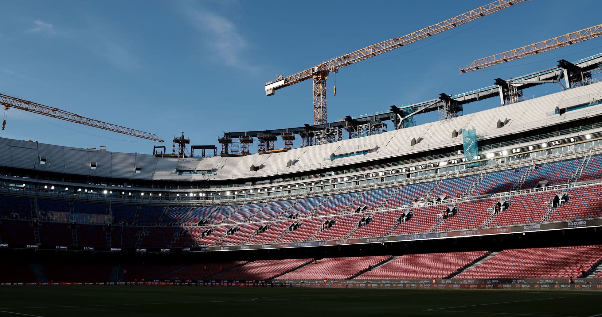 Barcelona tendrá que abandonar Camp Nou la próxima temporada tras aprobarse financiación de 510 millones de euros