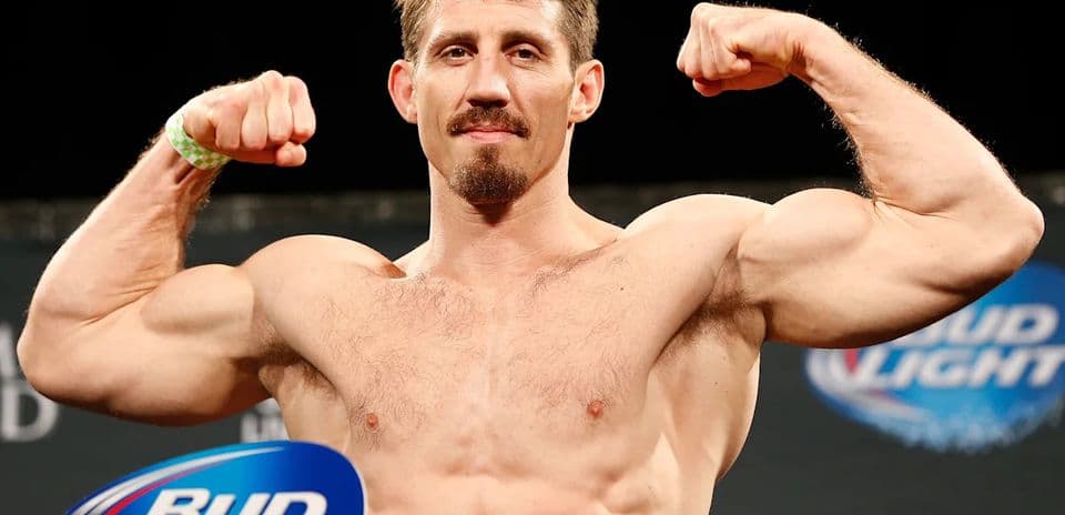 Tim Kennedy, expeleador de UFC, hospitalizado tras recibir tres disparos en emboscada mortal en Congo