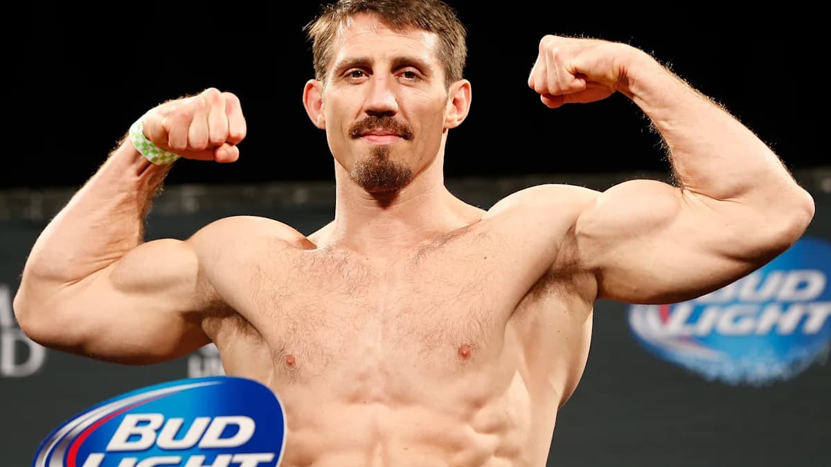 Tim Kennedy, expeleador de UFC, hospitalizado tras recibir tres disparos en emboscada mortal en Congo