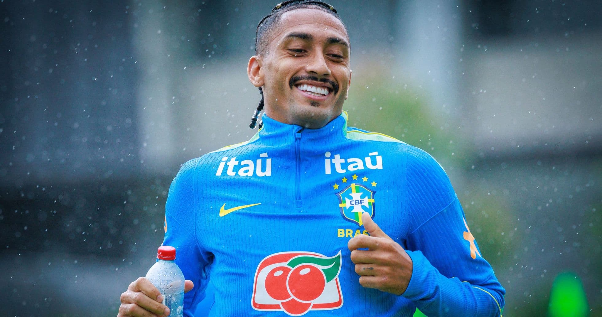 Raphinha hereda la icónica camiseta número 10 de Brasil para los amistosos contra Australia e India