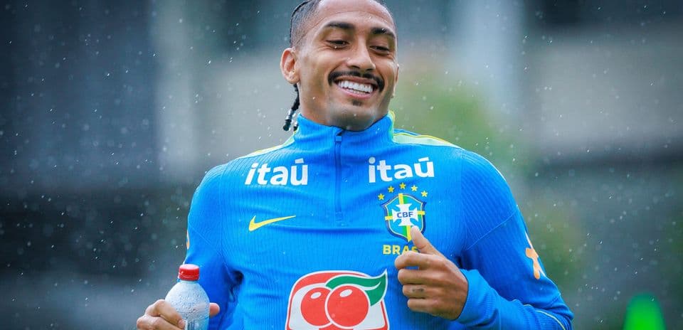 Raphinha hereda la icónica camiseta número 10 de Brasil para los amistosos contra Australia e India