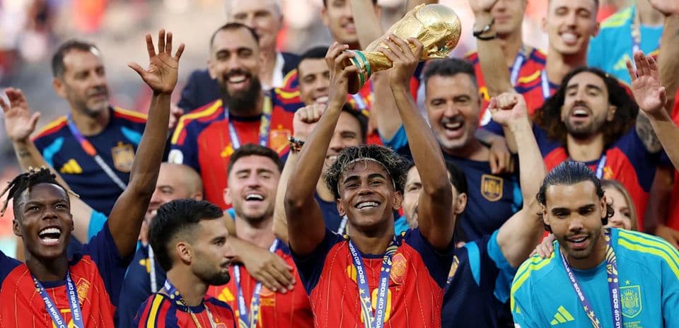 España confirma su supremacía con el título mundial