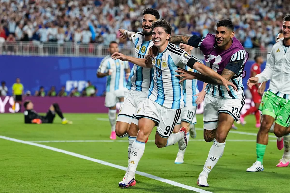 Gol de Julián Álvarez en tiempo extra impulsa a Argentina a semifinales tras vencer 3-1 a Suiza
