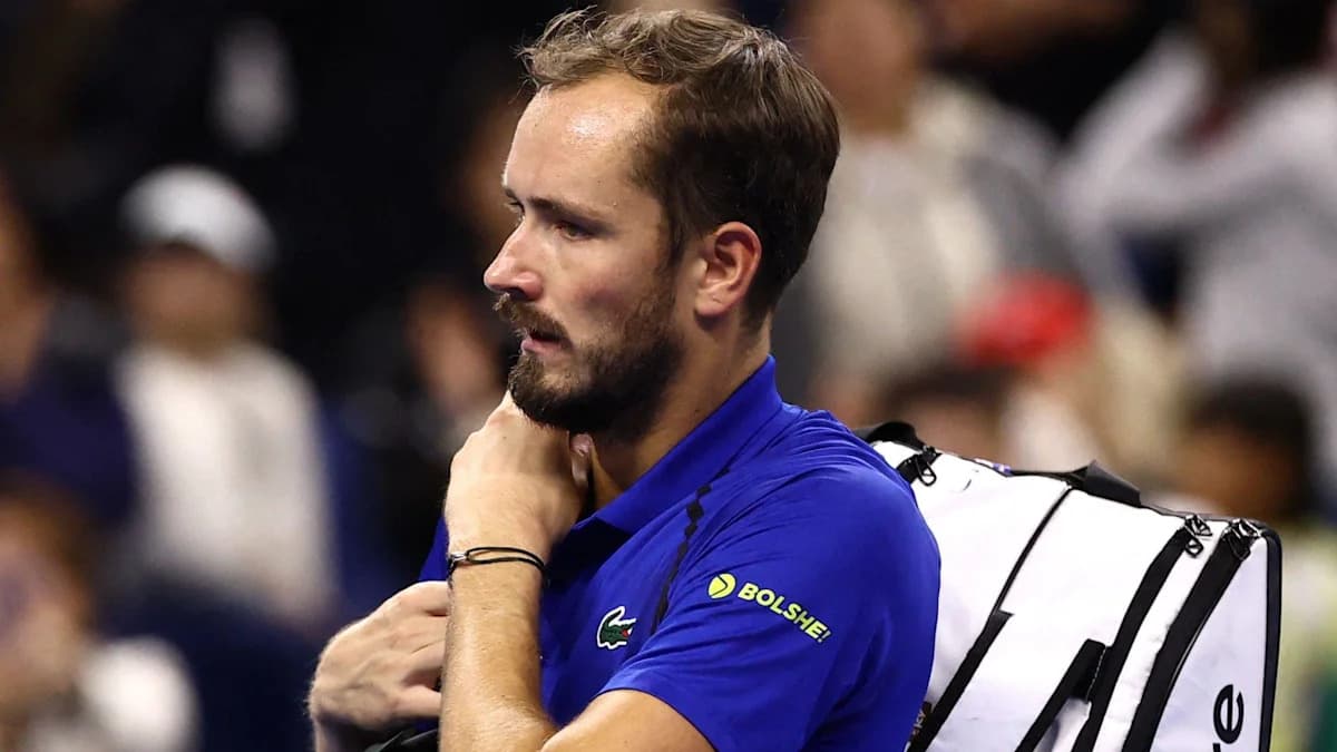 Medvedev descalificado tras golpear a espectador con la pelota en China Open
