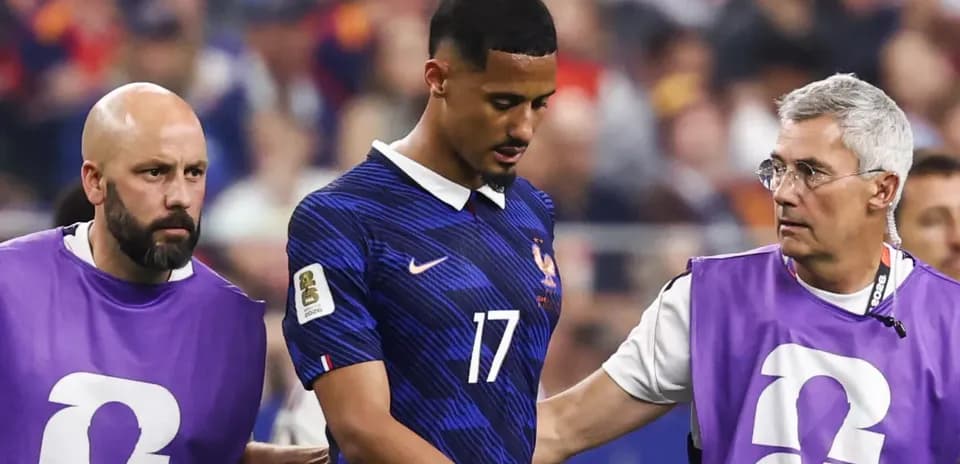 Fecha probable de regreso de William Saliba tras cirugía de espalda en Arsenal
