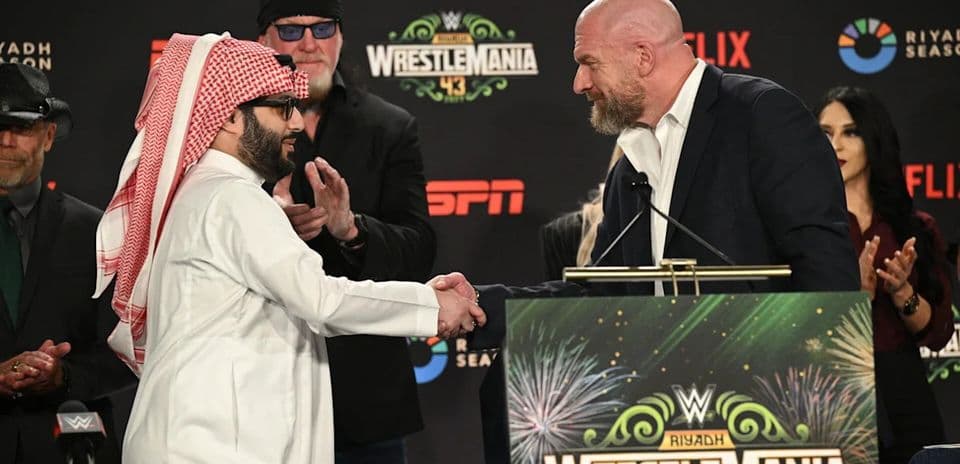 Funcionarios de WWE interpretan comentario de Turki Alalshikh sobre Canelo Álvarez como una indirecta a TKO