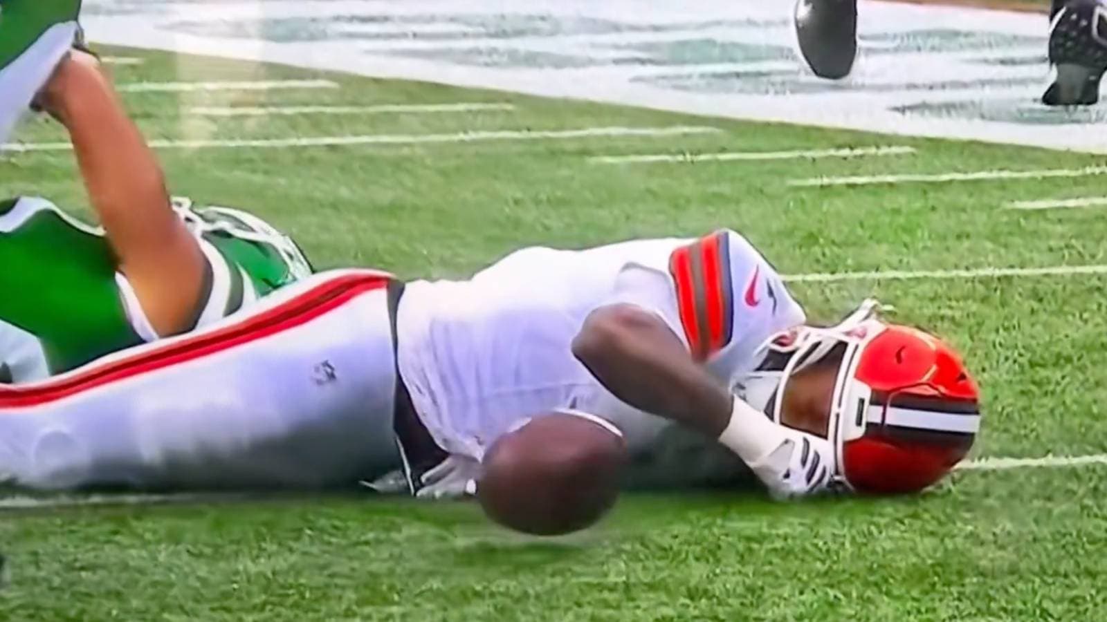 Aficionados piden la expulsión permanente de Minkah Fitzpatrick tras dura entrada a KC Concepcion