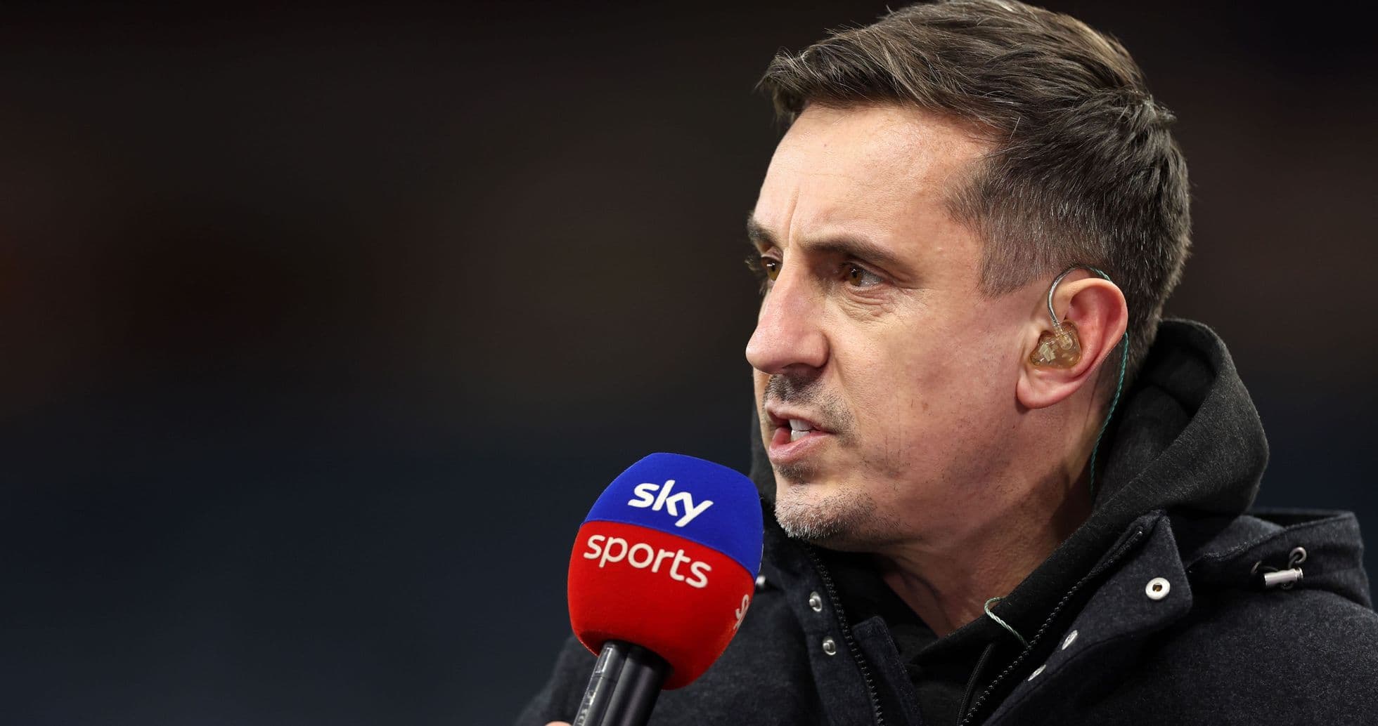 Gary Neville confía en que Arsenal ganará la Premier League gracias a su defensa superior
