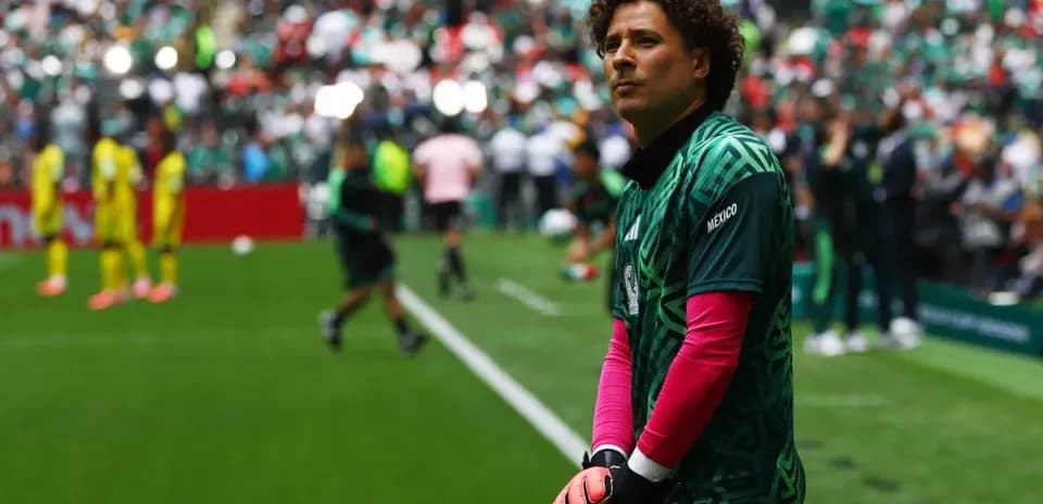 Por qué Guillermo Ochoa no juega con México esta noche y qué historia está haciendo en el Mundial