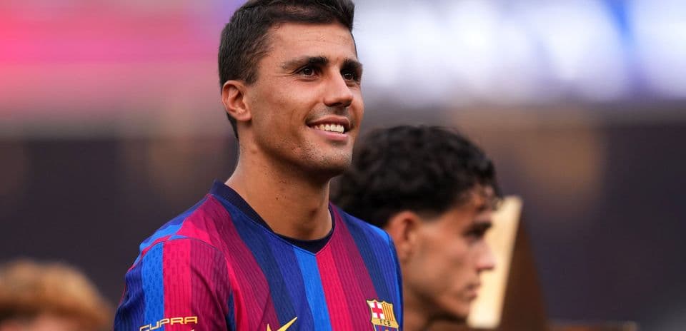 Hansi Flick anuncia el debut de Rodri con Barcelona frente al Athletic Club