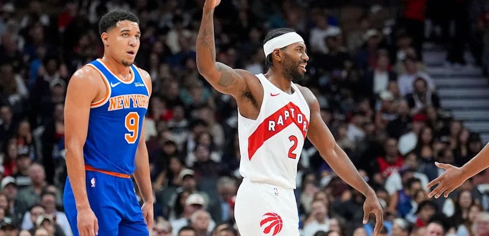 Kawhi Leonard anota 21 puntos en la primera mitad de su debut en pretemporada con los Raptors tras su traspaso desde los Clippers
