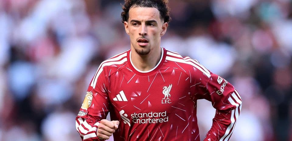 Inter insiste en fichar al mediocampista de Liverpool Curtis Jones mientras Cristian Chivu impulsa la negociación