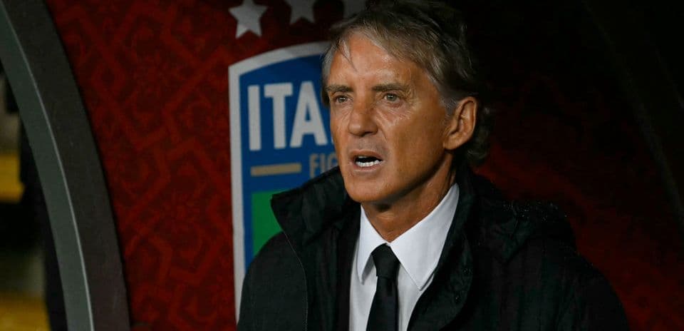 Roberto Mancini elogia a sus jugadores tras la victoria contundente en Turquía