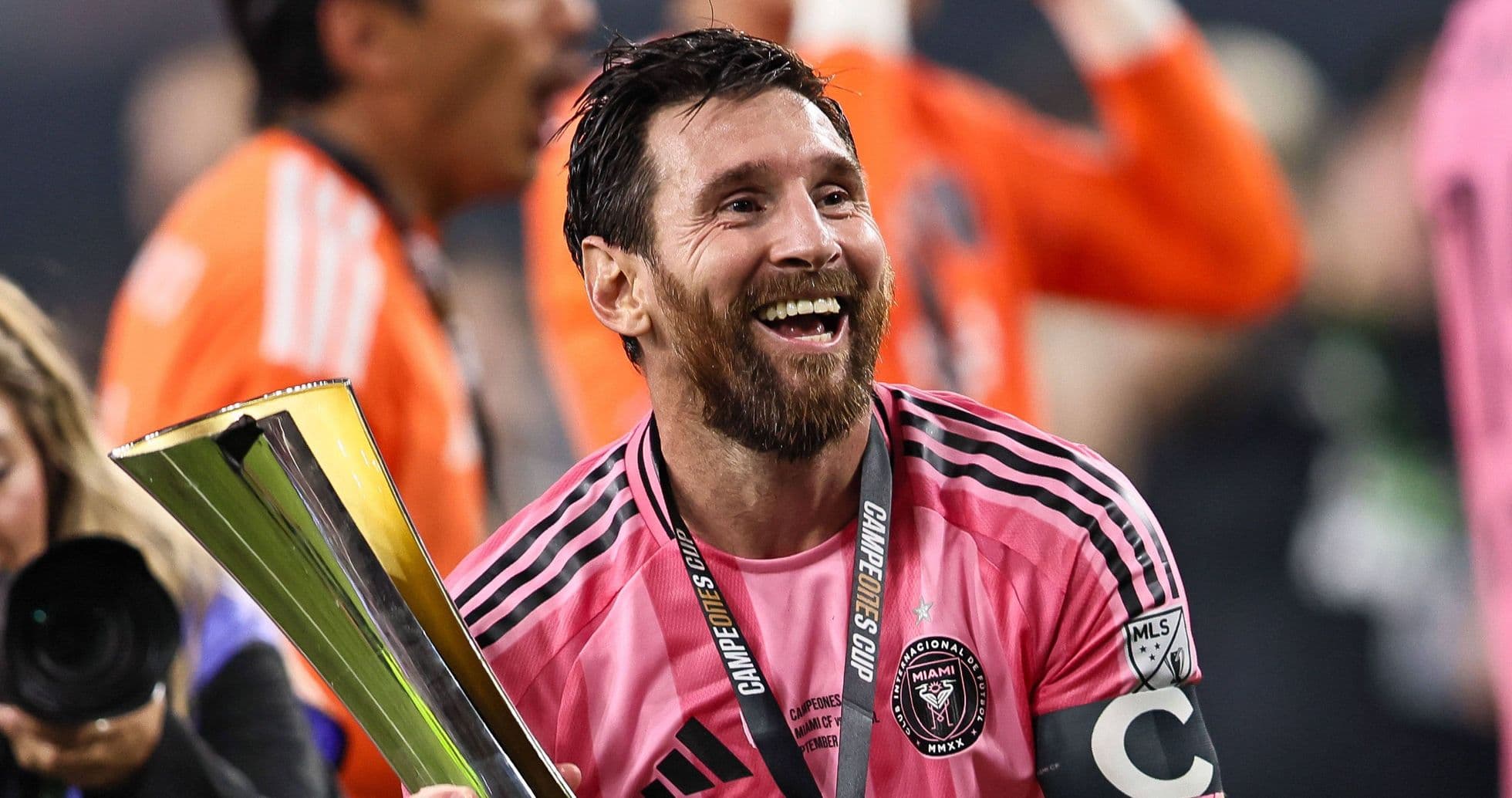 Carolina Holguin pide a Lionel Messi respeto y grandes sueños tras tomar el mando en Eldense