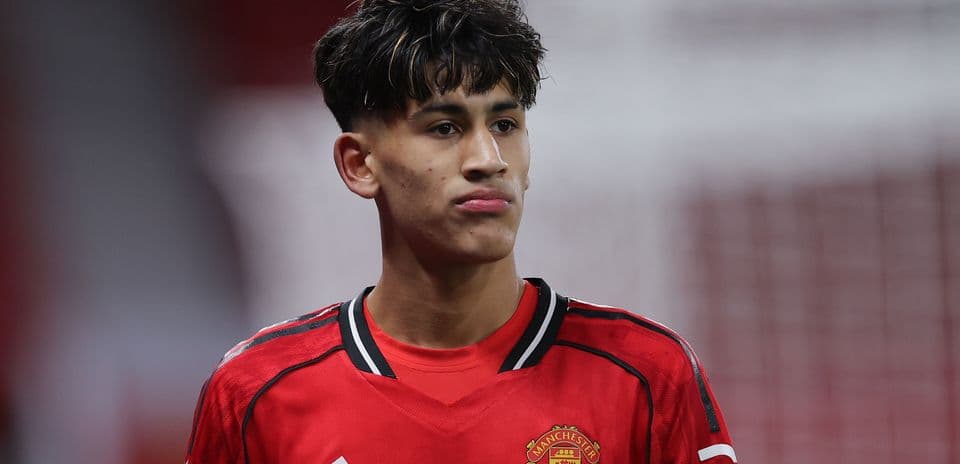 Michael Carrick advierte con cautela tras la solicitud de salida del joven JJ Gabriel, seguido por Real Madrid y Barcelona