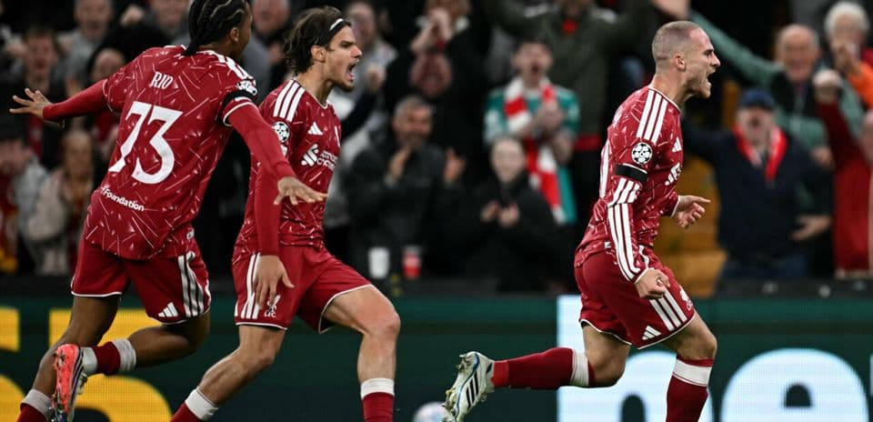 Iraola celebra la victoria de Liverpool sobre Atlético de Madrid en la Champions League