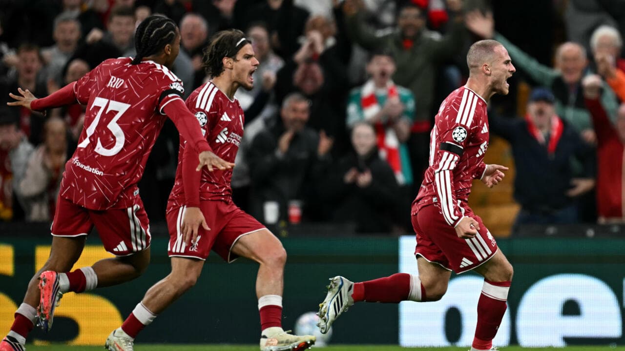 Iraola celebra la victoria de Liverpool sobre Atlético de Madrid en la Champions League