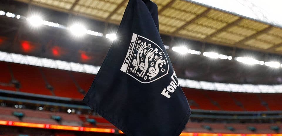 32 clubes ingleses al borde de una catástrofe financiera según informe preocupante