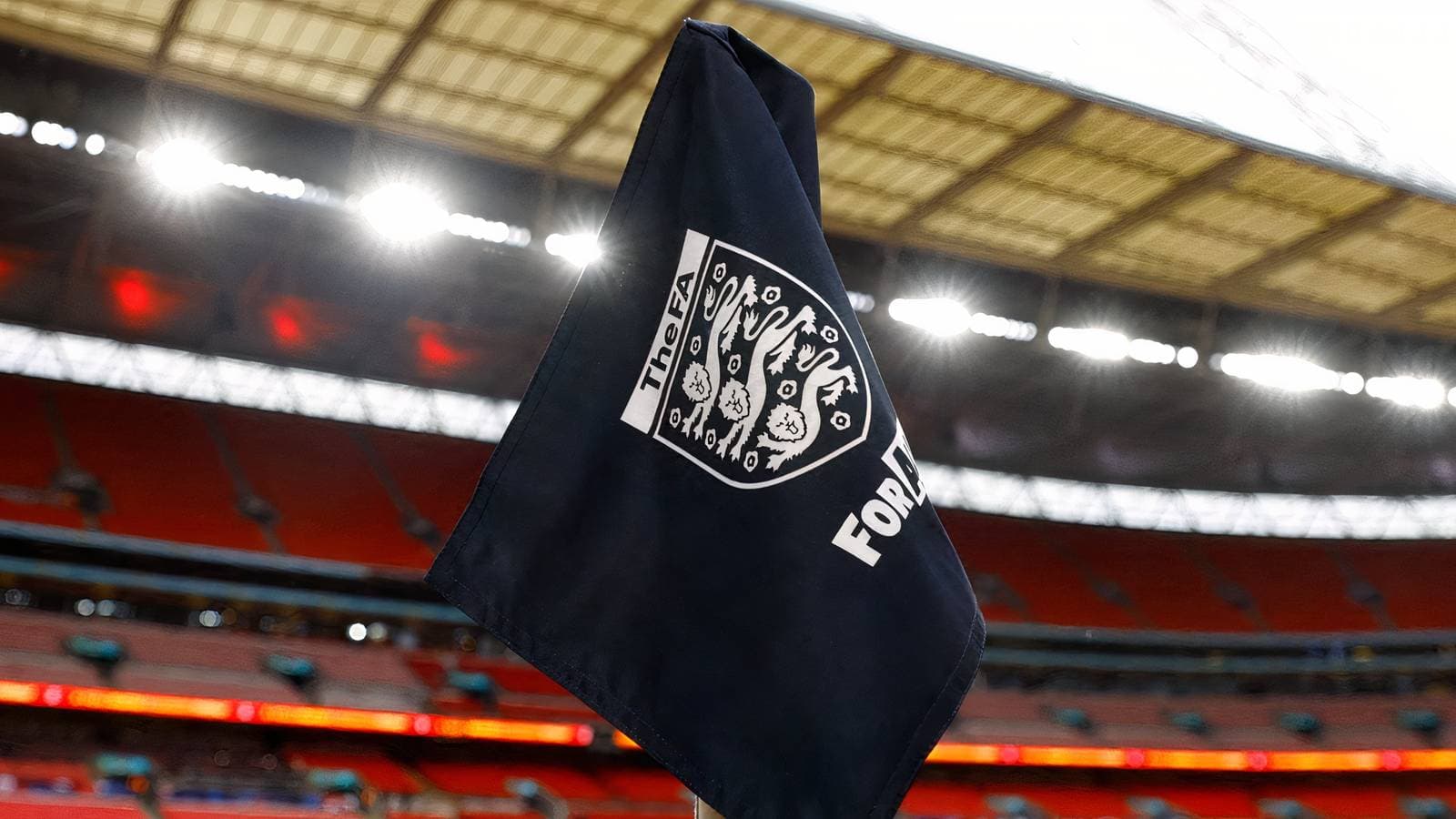 32 clubes ingleses al borde de una catástrofe financiera según informe preocupante