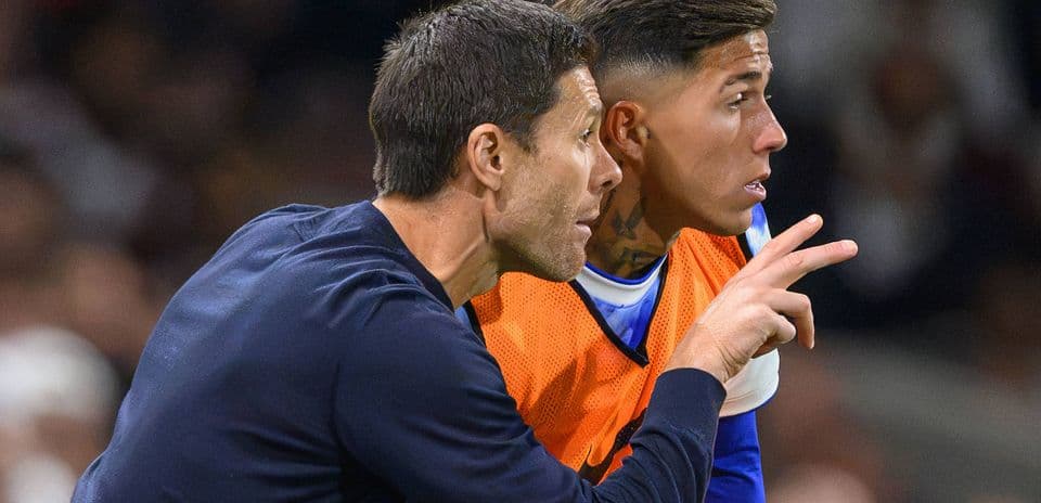 Xabi Alonso actualiza sobre dos posibles salidas en Chelsea mientras Enzo Fernández se acerca a récord británico con Manchester City