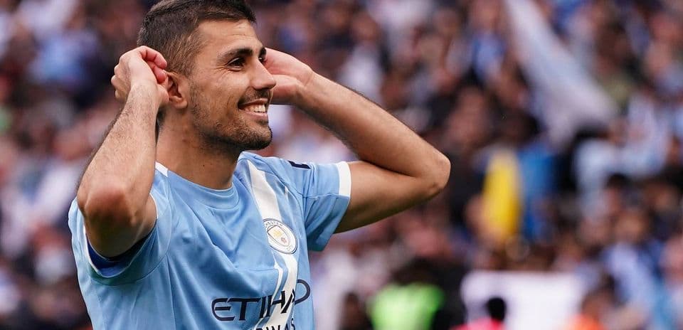 Barcelona se acerca a un acuerdo por Rodri; Enzo Maresca ofrece novedades