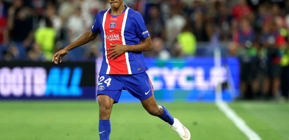 Senny Mayulu de PSG se lesiona con Francia Sub-21