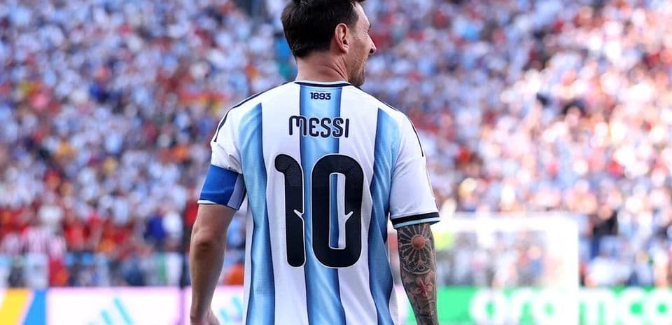Lionel Messi se despide del fútbol internacional con dignidad, algo que Cristiano Ronaldo no pudo lograr