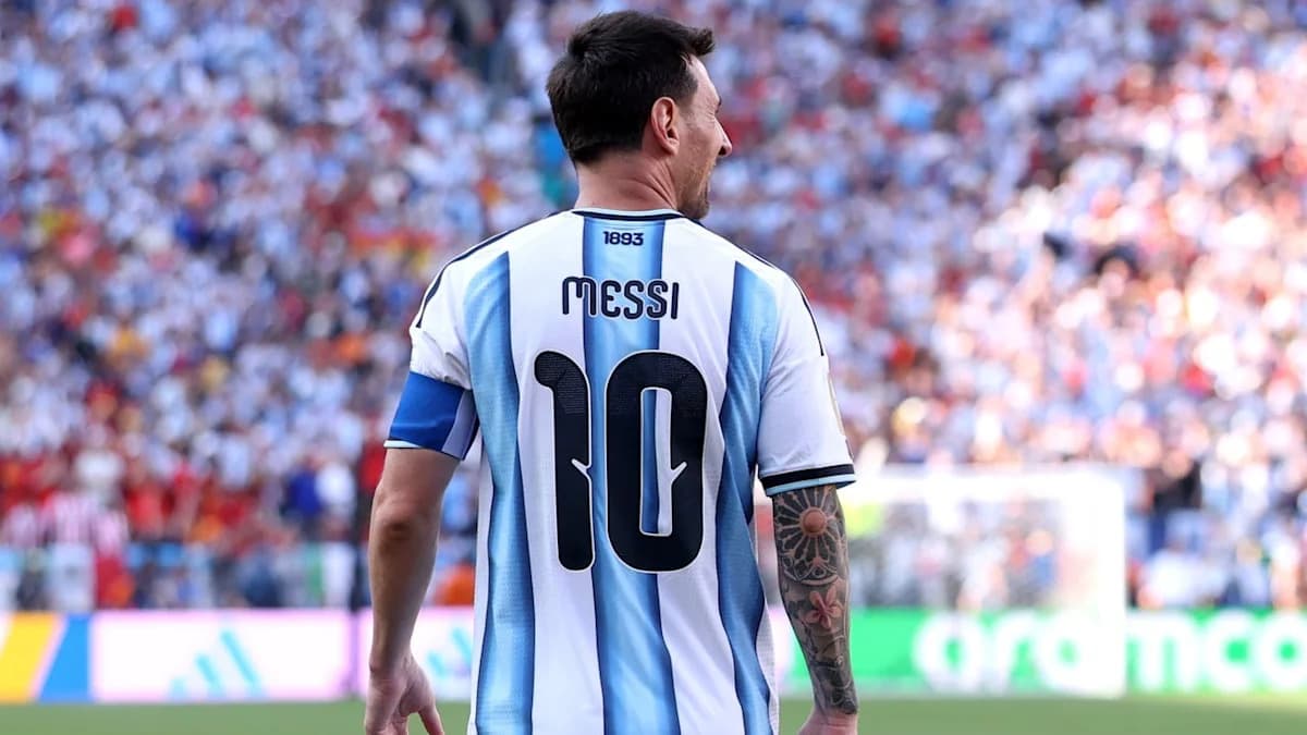 Lionel Messi se despide del fútbol internacional con dignidad, algo que Cristiano Ronaldo no pudo lograr