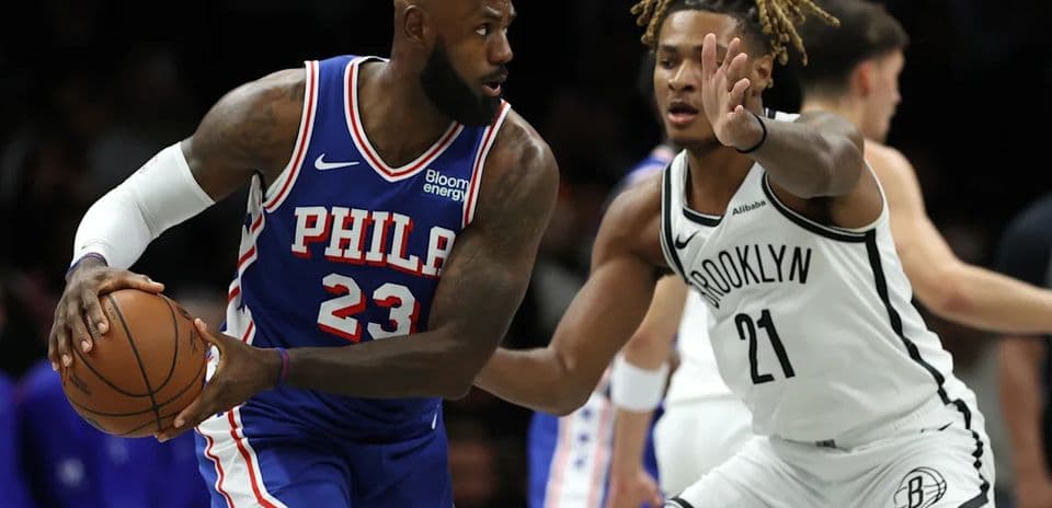 LeBron James lidera la ofensiva de los 76ers en su primer encuentro con la nueva alineación estelar