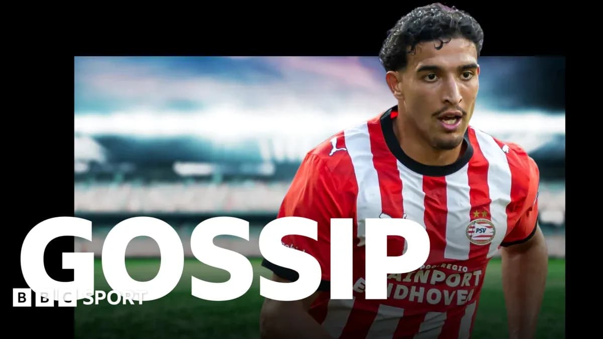 Jugador de PSV corriendo en el estadio durante partido Jugador de PSV corriendo en el estadio durante partido