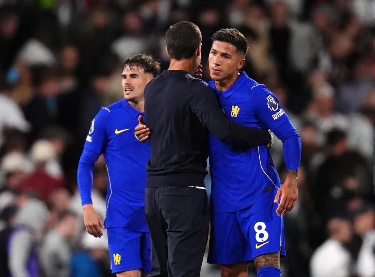 Jugadores de Chelsea conversando tras el partido Jugadores de Chelsea conversando tras el partido