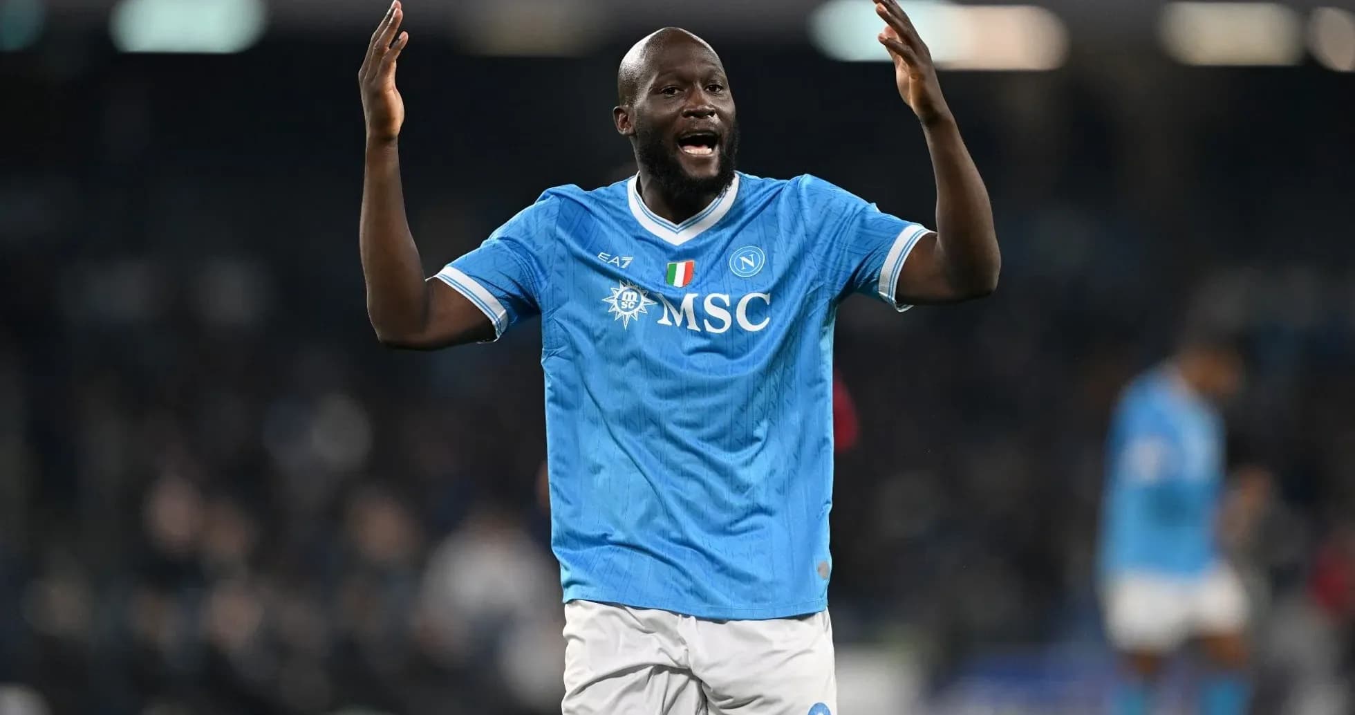 Jugador de Napoli gesticulando durante un partido Jugador de Napoli gesticulando durante un partido