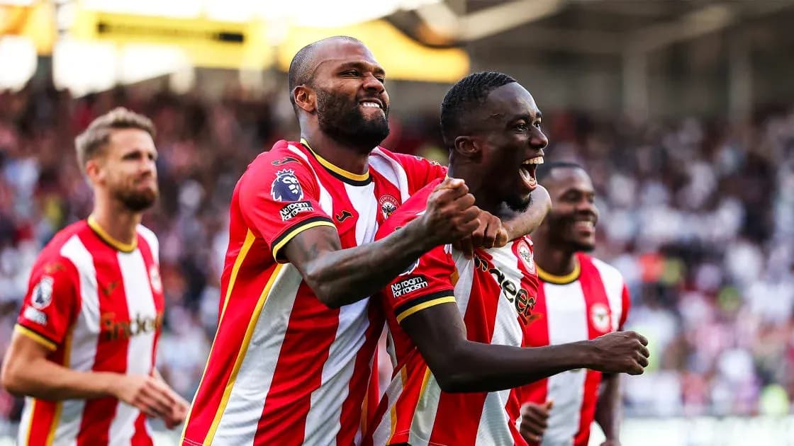 Jugadores de Brentford celebrando un gol en el partido Jugadores de Brentford celebrando un gol en el partido