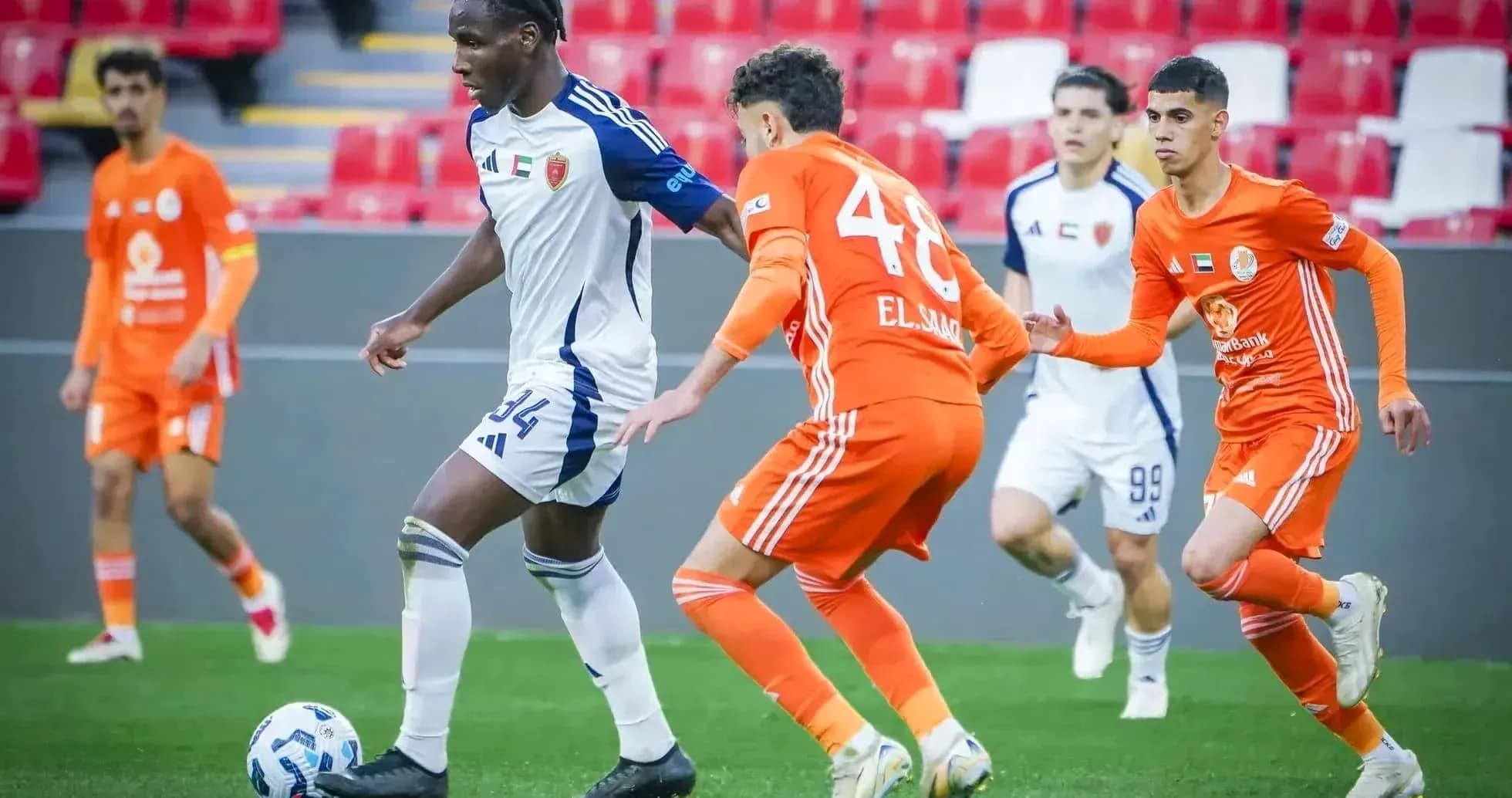 Jugadores compitiendo en el partido Khorfakkan U23 Jugadores compitiendo en el partido Khorfakkan U23