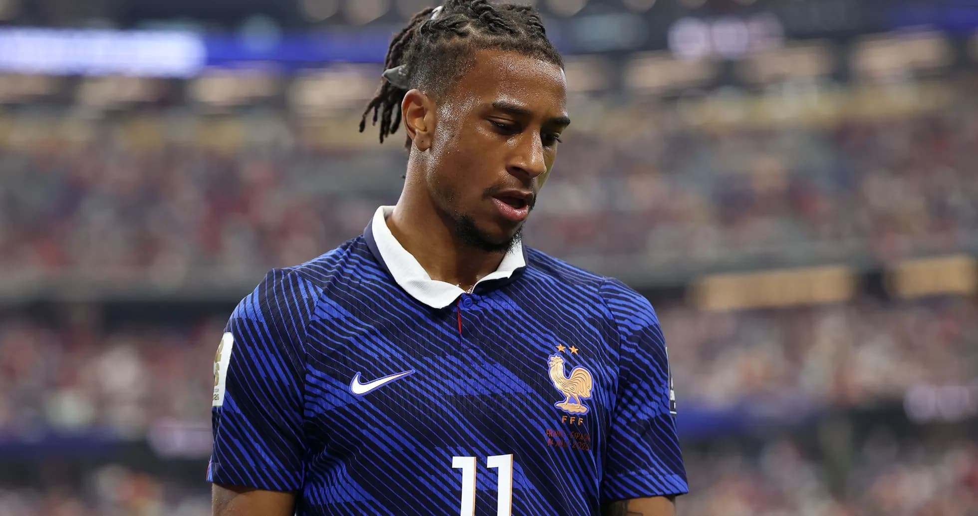 Jugador de Francia con camiseta durante un partido Jugador de Francia con camiseta durante un partido