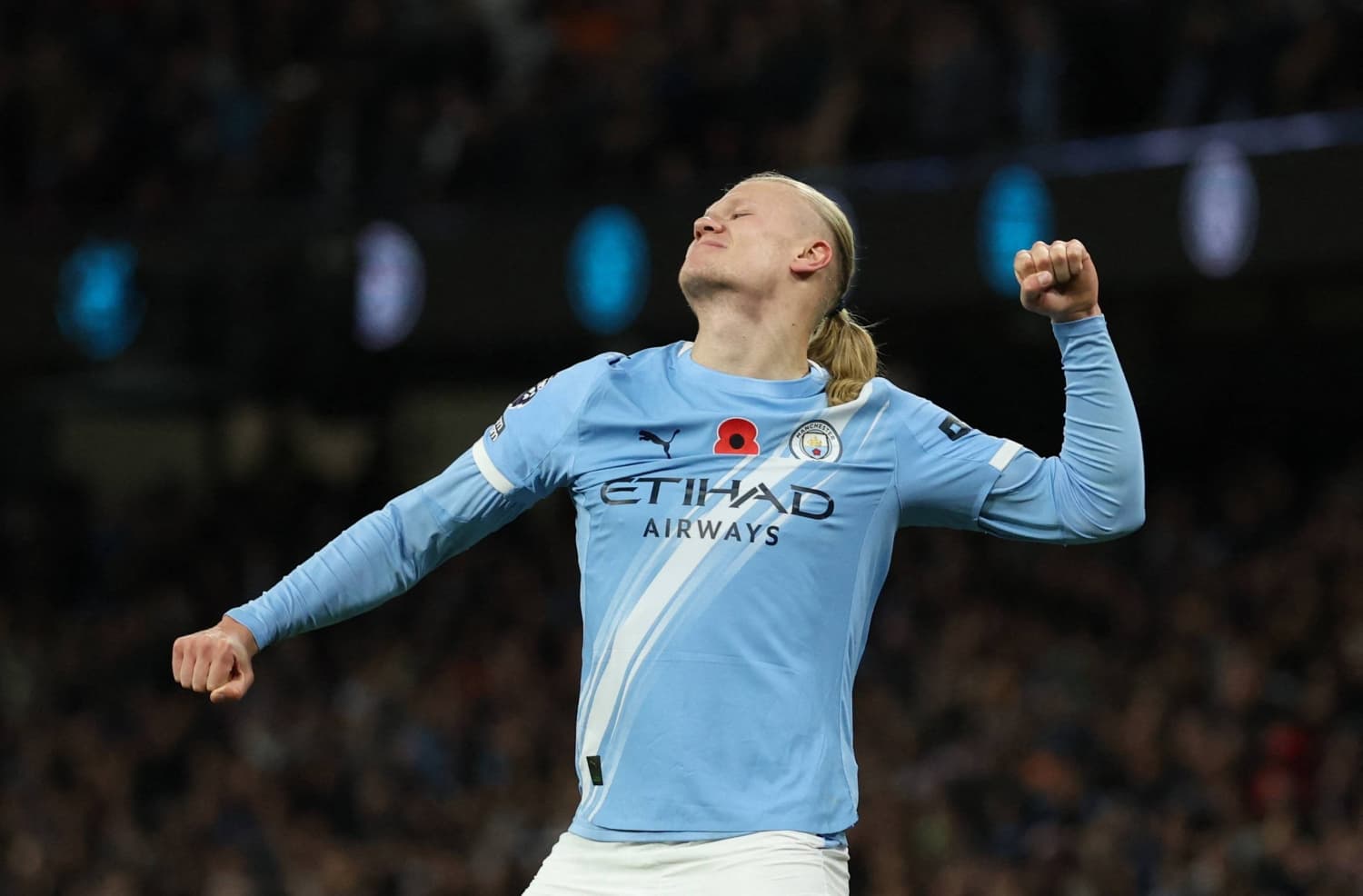 Jugador de Manchester City celebrando un gol Jugador de Manchester City celebrando un gol